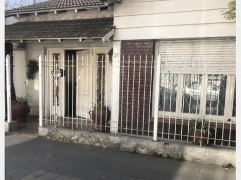 *CASA DE 3 AMB.  A REFACCIONAR SOBRE LOTE DE TERRENO DE 8,66 X 17,32