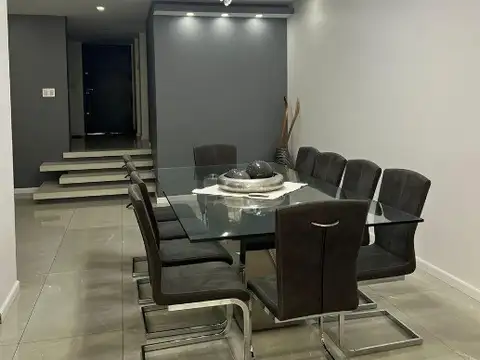 Casa 6 ambientes con 4 baños