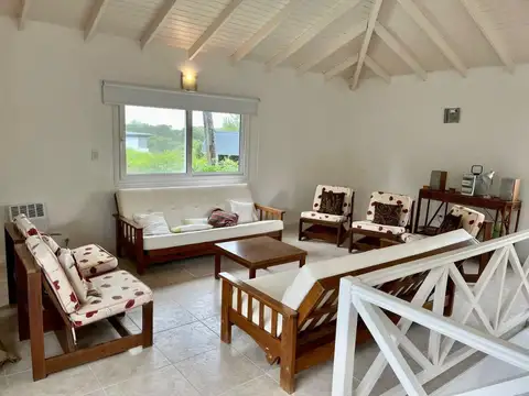 ESPECTACULAR CASA EN CARILO A MEDIA CUADRA DEL MAR