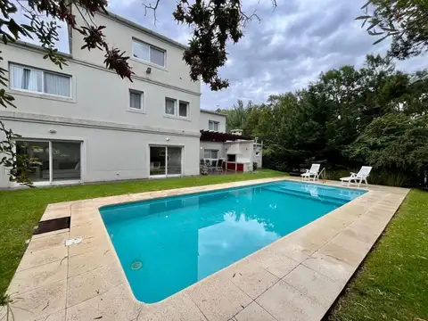 Casa en Alquiler Temporal con 1 cochera