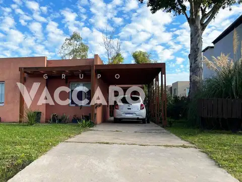 Casa en Venta 3 AMBIENTES en Álvarez del Bosque, Moreno