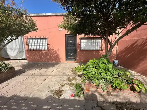 Casa 4 amb en alquiler Libertad Merlo cochera jard