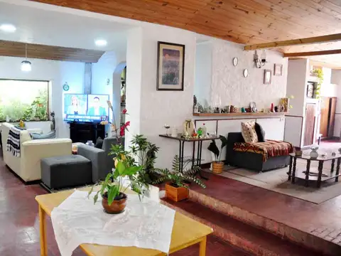 VENTA CASA 4 AMBIENTES +DEPARTAMENTO COLINA ALEGRE