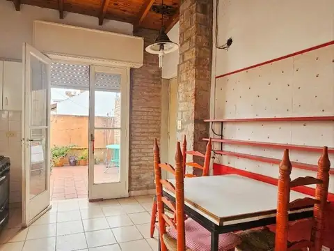 Excelente PH para refaccionar con terraza propia edificable