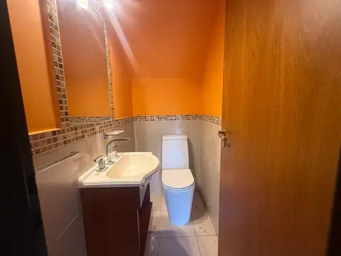 Casa 5 ambientes con 3 baños