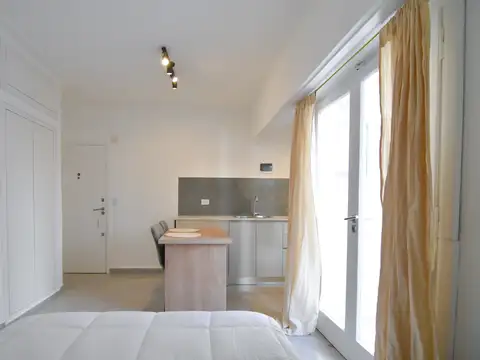 Departamento monoambiente con balcón - A. Brown y Buenos AIres
