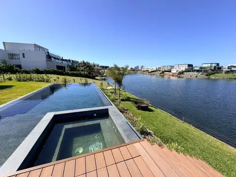 Casa al agua con pileta Virazon
