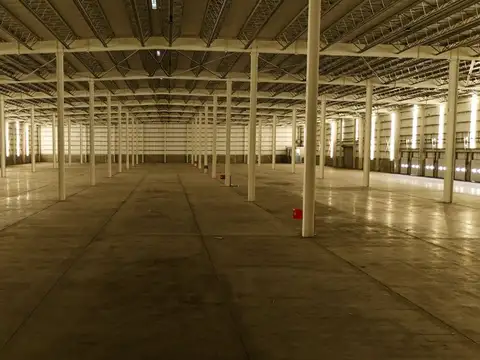 ALQUILER Nave Triple AAA ZARATE 9900 METROS CUB