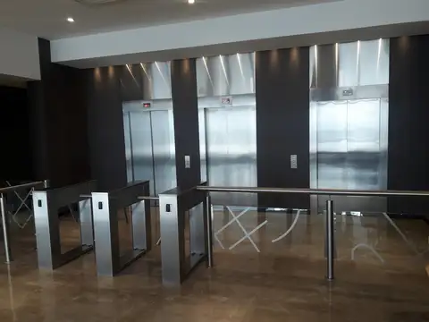 Av Luis Candido Carballo al 100 - VENTA OFICINA CON COCHERA EN ROSARIO