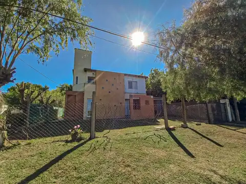 Casa  de 2 plantas en villa amelia