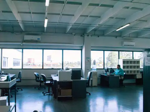 Juan Pablo II 7962 - Nave 3600m2 + Oficinas , Piso 0