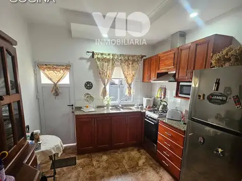 Casa 4 ambientes con 2 baños