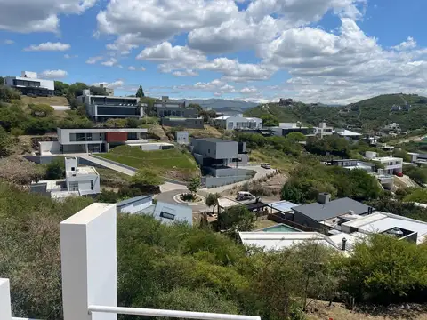 CASA PREMIUM EN LA CUESTA – UBICACIÓN TOP, VISTAS ÚNICAS