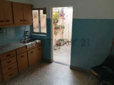 Tres Arroyos 100, Piso 0