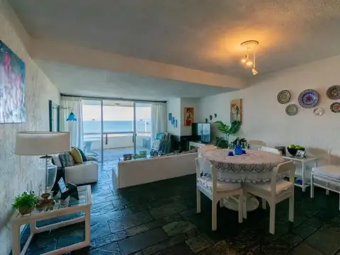 Departamento en Venta en Playa Mansa, USD 310.000