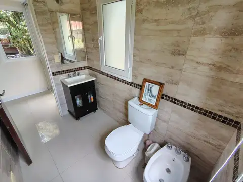 Casa 6 ambientes con 5 baños