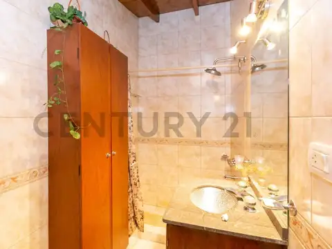 Venta casa 5 amb c pileta garage y quincho PERMUTA