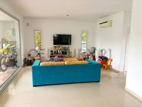 Casa 4 ambientes con 3 baños