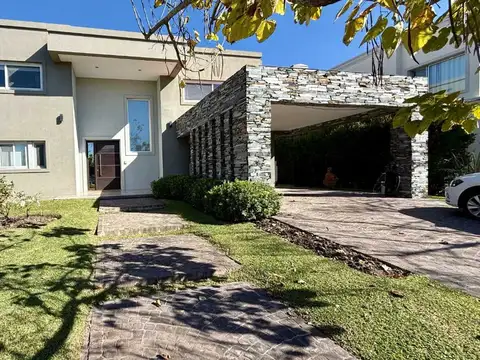 Avenida de los Lagos 5300
