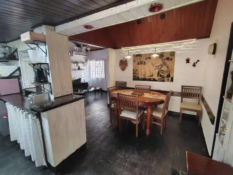Casa 5 ambientes con 2 baños