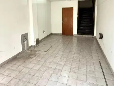CONSULTORIOS, OFICINAS EN 1º PISO