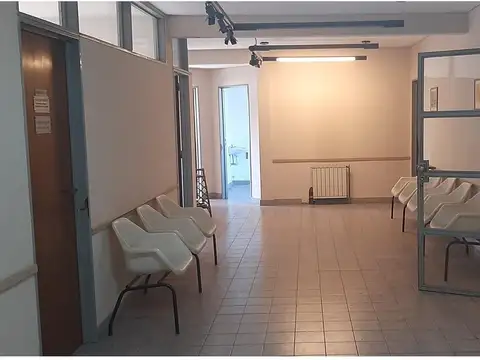 CONSULTORIOS, OFICINAS EN 1º PISO