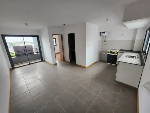 Departamento de 2amb al frente c/ balcón- Haedo