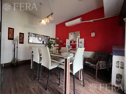 Venta casa 3 ambientes con jardín en Wilde