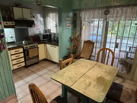 Casa 4 ambientes con 1 baño