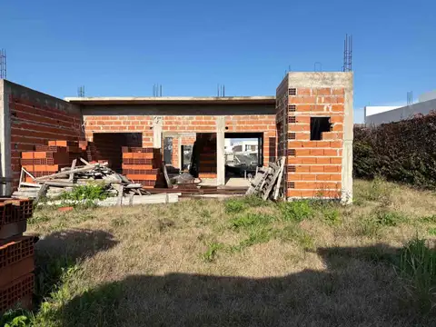 CASA EN OBRA VENTA CITY BELL MATERIALES INCLUIDOS