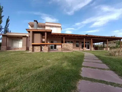 VENTA de casa en Barrio Privado en Maipú, Mendoza