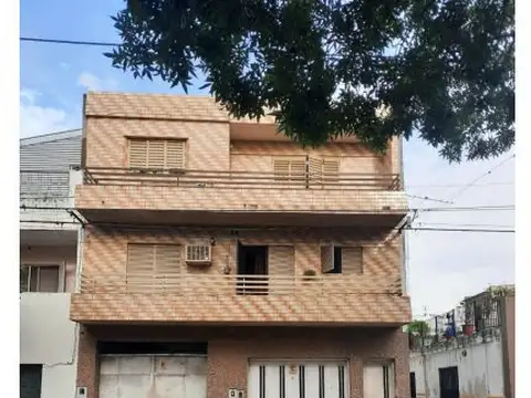 Moreno 3457 OPORTUNIDAD  edificio 2 Pisos 3 Casas  Amplio Lote