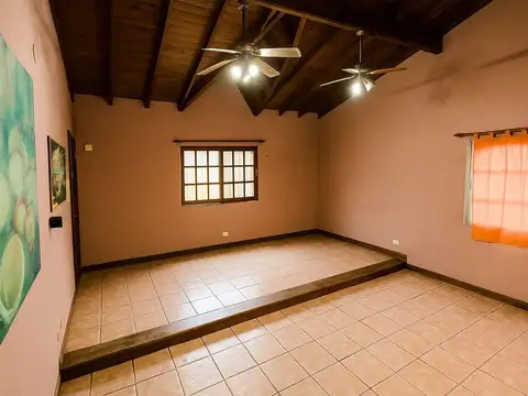 Casa 5 ambientes con 1 baño