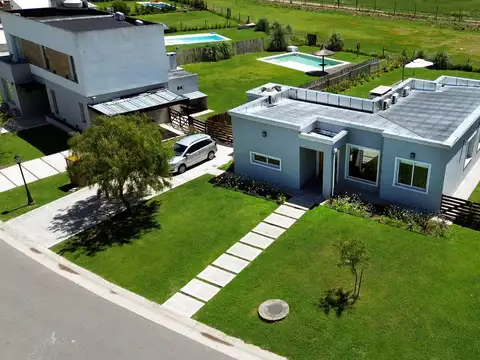 Casa en Venta con 2 cocheras