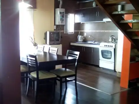Casa 7 ambientes con 2 baños