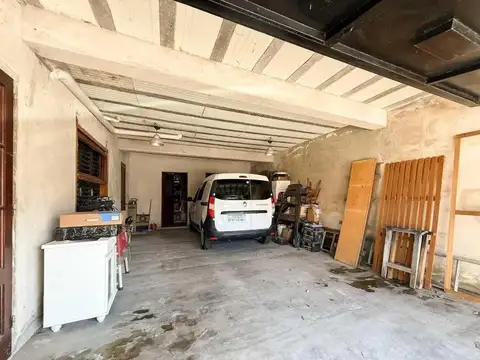 Casa 7 ambientes con 2 baños