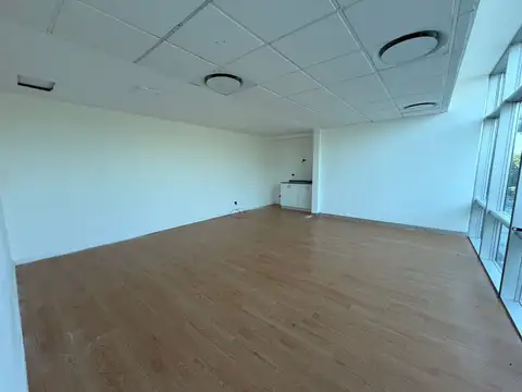 Oficina en Alquiler con 3 cocheras