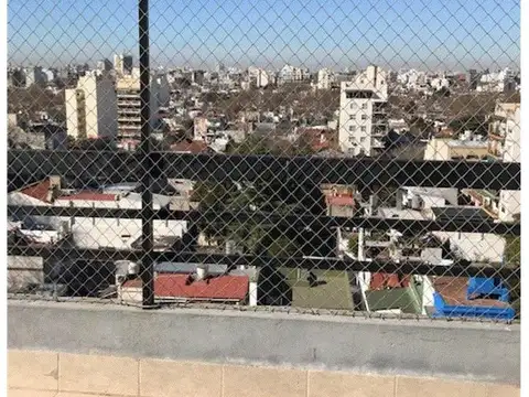 Al frente con balcón terraza y cochera