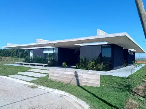 Mrb. Venta Lote Perimetral En Barrio Village Joven