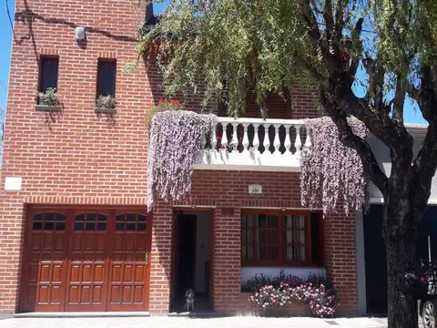 Casa de tres dormitorios en venta en La Plata