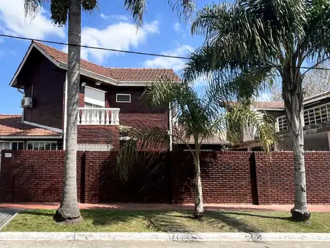 Venta Chalet 4 Ambientes con Pileta - Temperley Este.