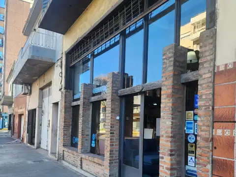Amplio local en Alquiler Amplias Vidrieras 226 m2