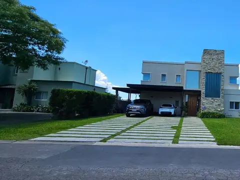 Casa 4 ambientes con 3 baños