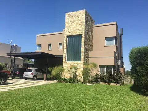 Casa en Venta con 6 cocheras