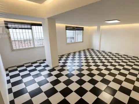 Oficina 7 ambientes con 1 baño