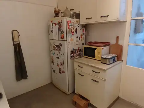 Departamento 3 ambientes con balcón, baulera y cochera cubierta