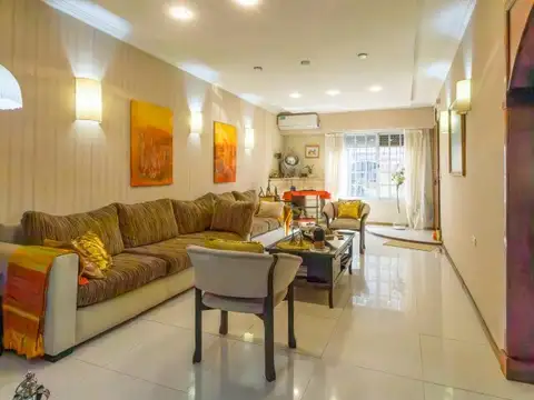 Casa en Venta con 5 cocheras