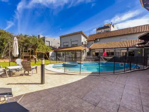 VENTA - Imponente Casa 6 amb Ramos Mejía (quincho pileta parque + 2da casa)