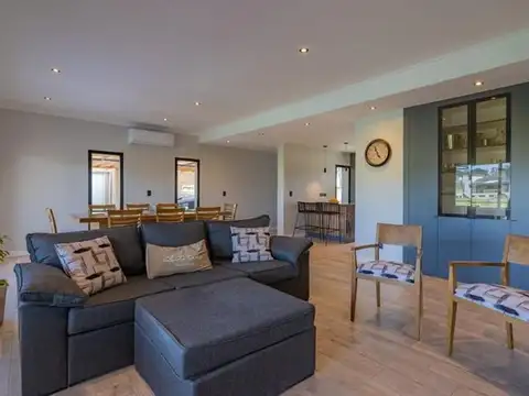 VENTA CASA DE 4 AMBIENTES CON PILETA. BARRIO PRIVADO