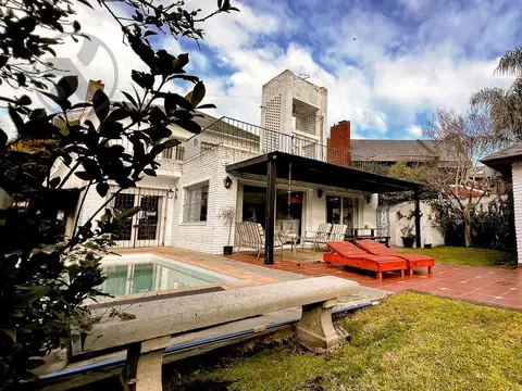 Casa en Venta con 3 cocheras